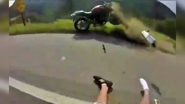 Imagem ilustrativa da notícia Condutor de moto tem o rosto arrastado no asfalto durante participação em um 'racha'