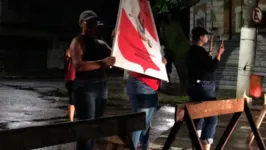 Imagem ilustrativa da notícia Esposas de PMs fecham avenida de Belém durante protesto