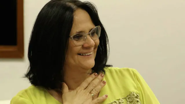 Imagem ilustrativa da notícia Site de namoros oferece assinatura Platinum para ministra Damares Alves