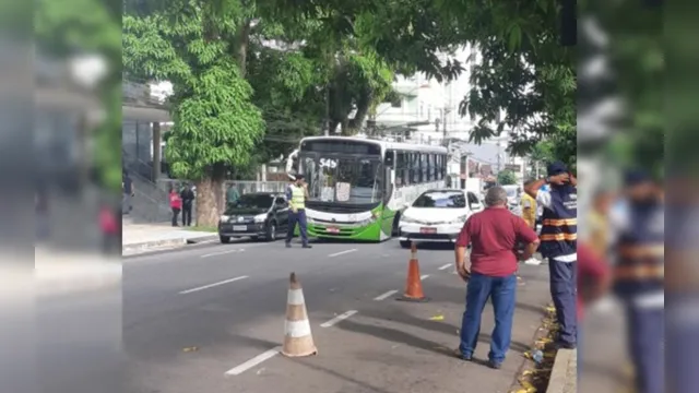 Imagem ilustrativa da notícia Roda de ônibus 'voa' para fora em viagem no centro de Belém 
