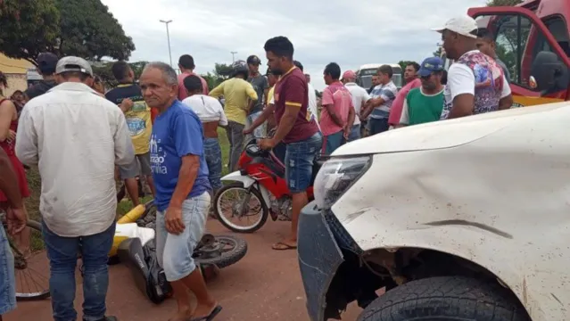 Imagem ilustrativa da notícia Motociclista é arremessado para dentro de córrego após colisão