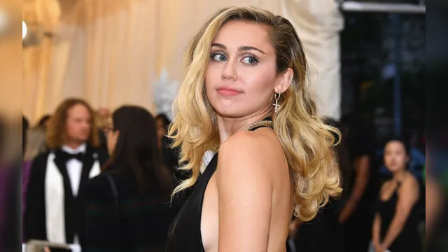 Imagem ilustrativa da notícia Avião de Miley Cyrus sofre pane no ar 