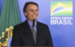 O presidente também afirmou que a mídia tenta "desestabilizá-lo".