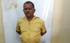 Ele se passava por curandeiro e está sendo acusado de praticar os crimes de estupro de vulnerável, registro não autorizado da intimidade sexual, violação sexual mediante fraude, ameaça e estelionato. 