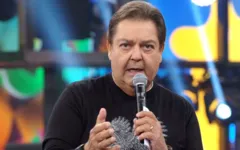 Faustão apareceu ao lado dos três filhos, em homenagem ao Dia dos Pais. 