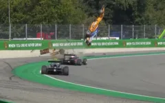 Imagem ilustrativa da notícia Carro 'voa' em acidente assustador em Monza; veja o vídeo!
