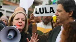 Imagem ilustrativa da notícia Gleisi e Haddad visitam Lula para discutir saída da prisão