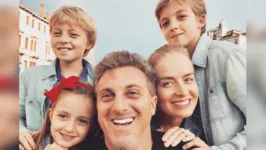 Angélica e Luciano Huck já têm nora, mas a loira contou que não sabia do namoro do filho. 