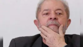 Lula deixou mala e manteve fotos na parede após 580 dias em cela de 15 m².