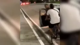 Imagem ilustrativa da notícia Surreal! Motorista 'xinga' ciclista por usar ciclovia em Belém 