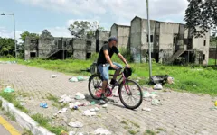 Conjunto habitacional, que beneficiaria 360 famílias, já consumiu R$ 10 milhões em recursos, mas o que se vê é o descaso da Prefeitura.