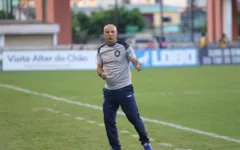 O técnico azulino foi exaltado depois cobrado. Céu e inferno lado a lado.