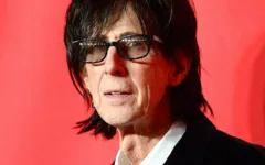 Ric era conhecido por liderar o grupo 'New Wave The Cars', famoso nos anos 1970 e 1980.