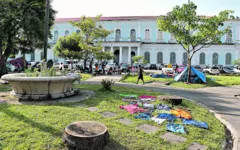 Refugiados acamparam na praça Felipe Patroni, por trás do Palácio Antônio Lemos.