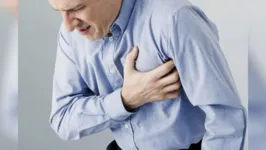 Cardiologista explica como identificar e agir diante de um infarto.
