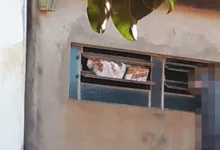 Garoto ficou preso pelo pescoço na janela