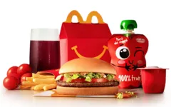 Restaurantes do McDonald's no Brasil passam a oferecer novas combinações de cardápio do McLanche Feliz.