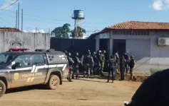 Imagem ilustrativa da notícia Famílias aflitas esperam por notícias de presos que morreram em rebelião no Pará
