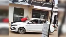Criminosos usaram os reféns como "escudo humano" para fugir do cerco da polícia. 