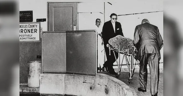 Imagem ilustrativa da notícia Fotos de Marilyn Monroe no necrotério são publicadas após ficarem escondidas por anos. Veja!