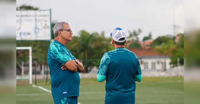 Imagem ilustrativa da notícia 'Cada jogo é uma guerra', diz Hélio dos Anjos sobre partidas do Papão na Série C