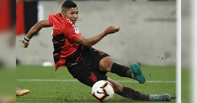 Imagem ilustrativa da notícia Rony 'gira' em campo no dia de derrota para o Boca