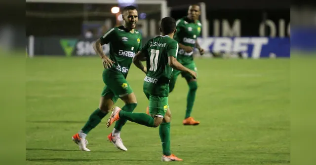 Imagem ilustrativa da notícia Cuiabá vence fora de casa, se aproxima do G4 e embala de vez na Série B