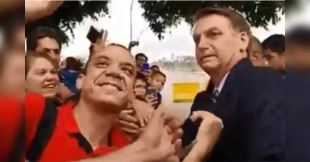 Imagem ilustrativa da notícia Vídeo: Bolsonaro zomba de fã desempregado: "Só pelo bafo não vai ter emprego"
