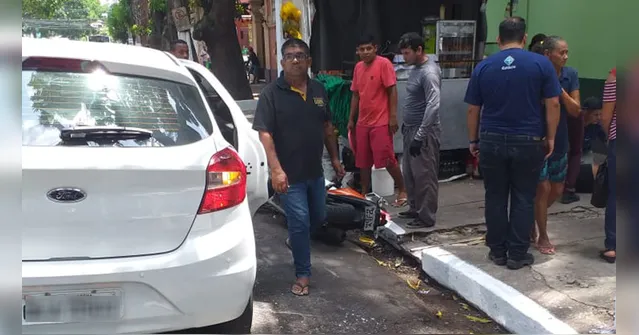 Imagem ilustrativa da notícia Motorista abre porta de carro e provoca acidente em Belém 