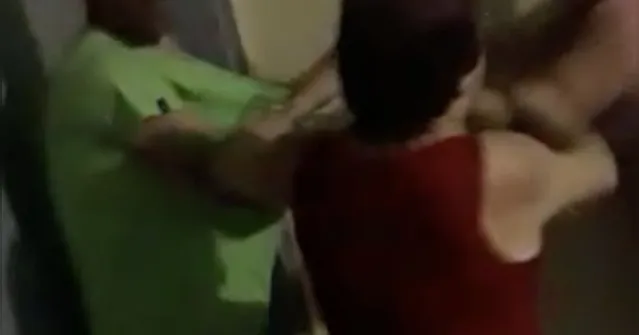 Imagem ilustrativa da notícia Vídeo: esposa flagra mãe e marido juntos em motel