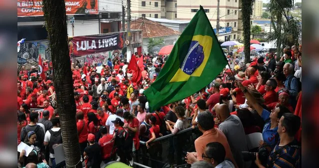 Imagem ilustrativa da notícia Lula chega em São Bernardo onde deve discursar