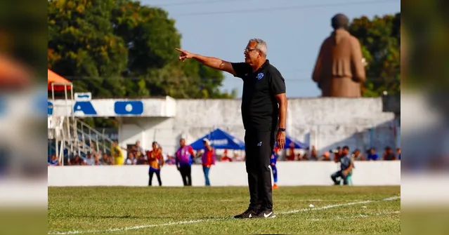 Imagem ilustrativa da notícia Hélio dos Anjos destaca força do elenco bicolor e pensa no clássico contra o Remo