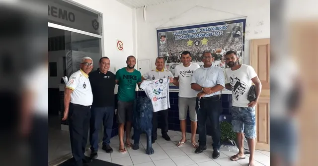 Imagem ilustrativa da notícia Jogadores do Remo doam camisa para ajudar Guarda de Nazaré