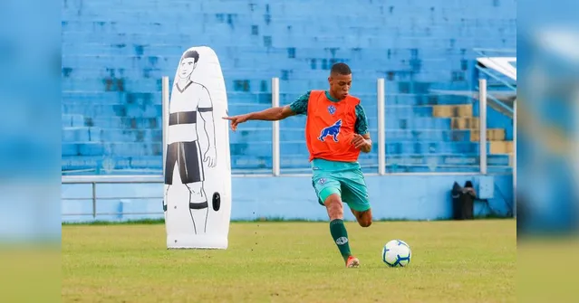 Imagem ilustrativa da notícia Atacante bicolor garante estar 100% e observa adversário da final. 'Time forte'