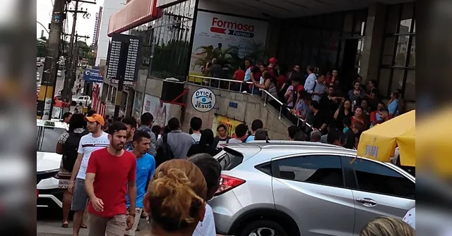 Imagem ilustrativa da notícia Explosão de transformador causa pânico e correria em supermercado de Belém