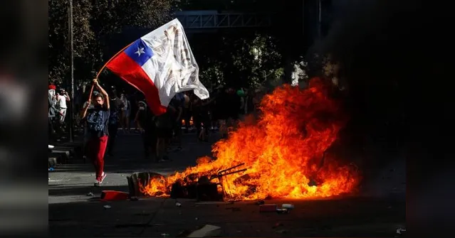 Imagem ilustrativa da notícia Presidente
do Chile pede renúncia de ministros em meio onda de protestos