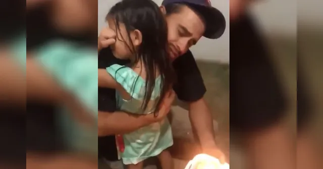 Imagem ilustrativa da notícia Menina que se emocionou ao ganhar uma fatia de bolo no aniversário ganha festa e viraliza 