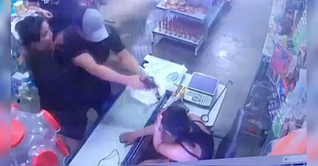Imagem ilustrativa da notícia Imagem forte: Homem tenta matar esposa com tiros na cabeça e arma falha