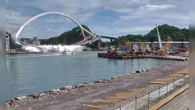 Imagem ilustrativa da notícia Vídeo mostra ponte desabando: 5 corpos já foram encontrados