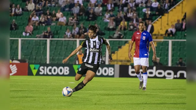 Imagem ilustrativa da notícia Paraense Betinho marca gol da vitória e mantém o Figueirense vivo