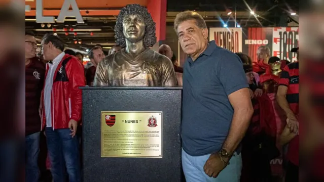 Imagem ilustrativa da notícia Flamengo comemora aniversário com inauguração do busto de ídolo
