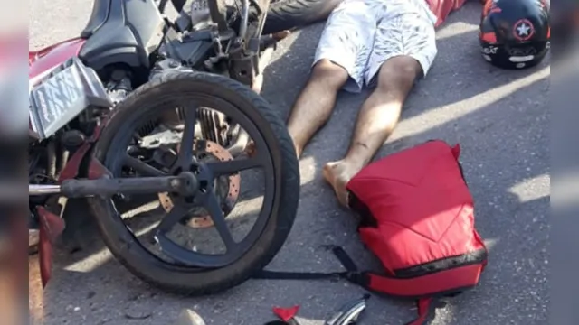 Imagem ilustrativa da notícia Motociclista morre após colidir com carreta na avenida Independência