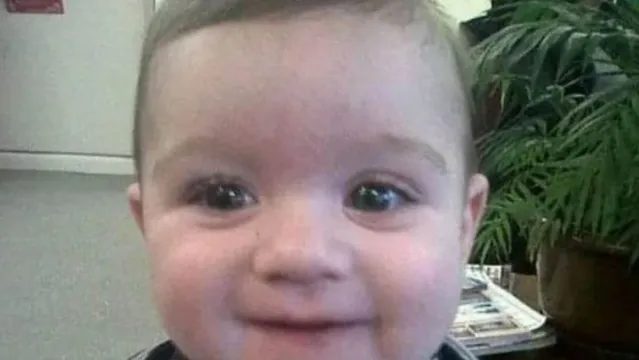 Imagem ilustrativa da notícia Bebê de 10 meses morre após televisão cair em cima dele 