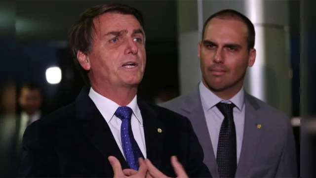 Imagem ilustrativa da notícia Jair Bolsonaro pede para Eduardo abrir mão de embaixada para pacificar PSL