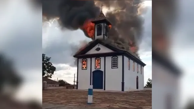 Imagem ilustrativa da notícia Incêndio destrói capela histórica em Diamantina