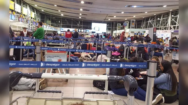 Imagem ilustrativa da notícia Brasileiros relatam caos no Aeroporto de Santiago após cancelamento de voos 