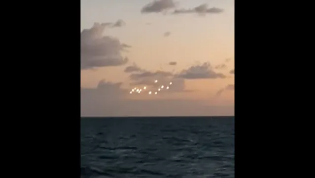 Imagem ilustrativa da notícia Vídeo mostra cerca de 14 OVNIs no meio do oceano