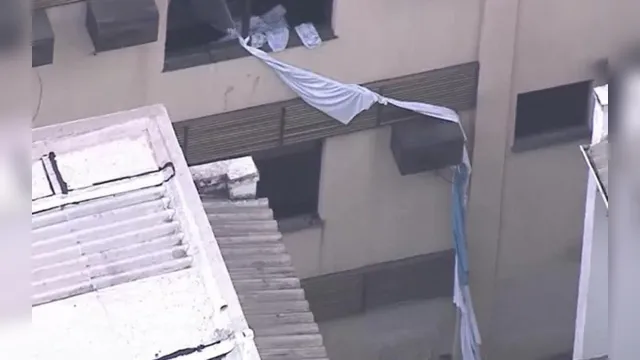 Imagem ilustrativa da notícia Mulher cai do 3º andar do hospital em chamas ao tentar sair usando lençol