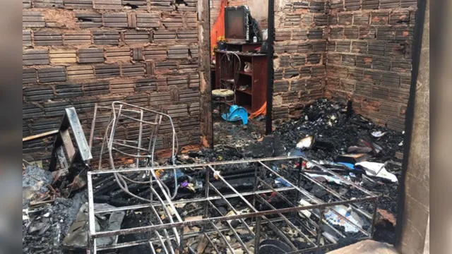 Imagem ilustrativa da notícia Celular pode ter provocado incêndio em residência em Santarém