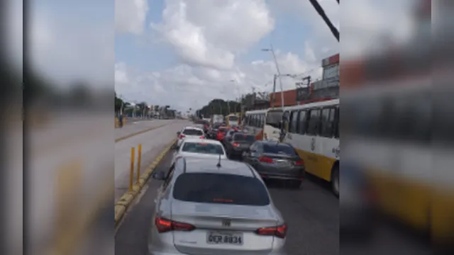 Imagem ilustrativa da notícia Interdição deixa trânsito congestionado na Augusto Montenegro. Acompanhe ao vivo